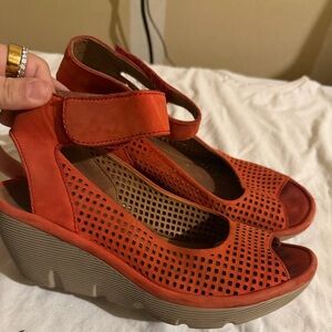 Clarks Women's coral/red ultracomfortable Wedge Sandals